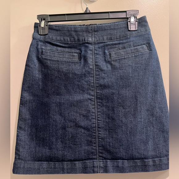 LOFT Women's Dark Wash Denim A-Line Skirt Size 00 Knee Length Blue - Picture 1 of 6